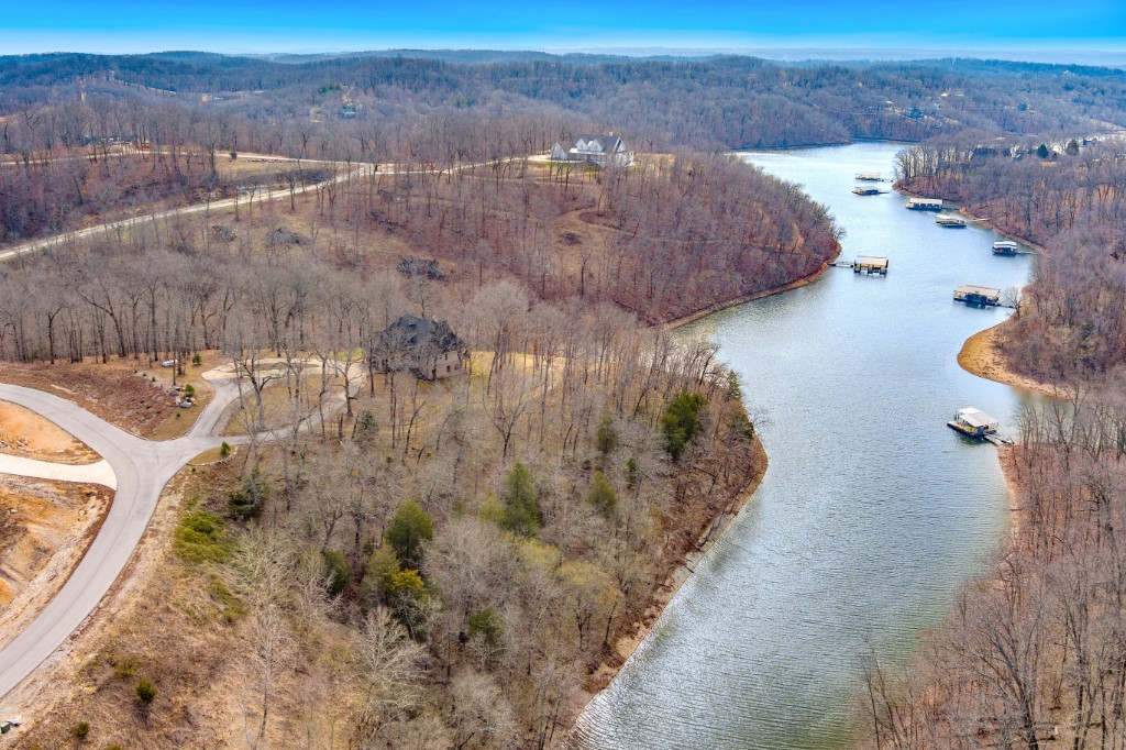 Hawks Landing On Beaver Lake Rurban - Residential