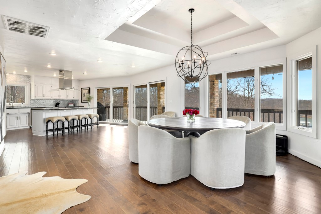 Hawks Landing On Beaver Lake Rurban - Residential