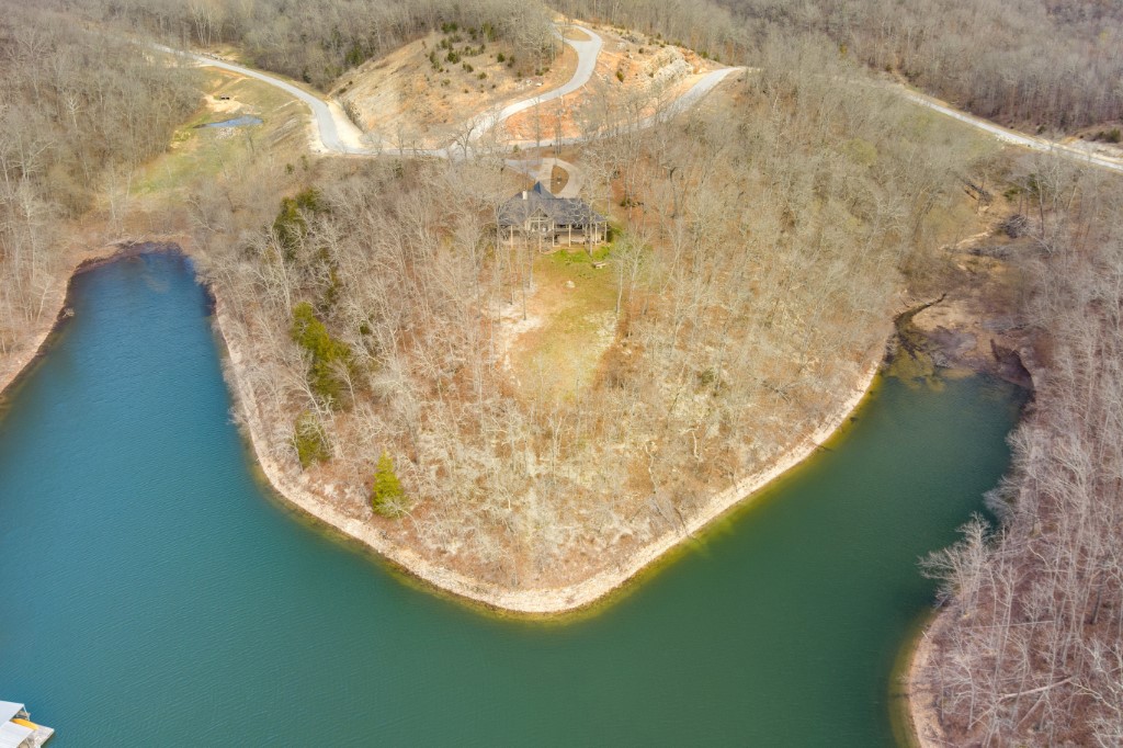Hawks Landing On Beaver Lake Rurban - Residential