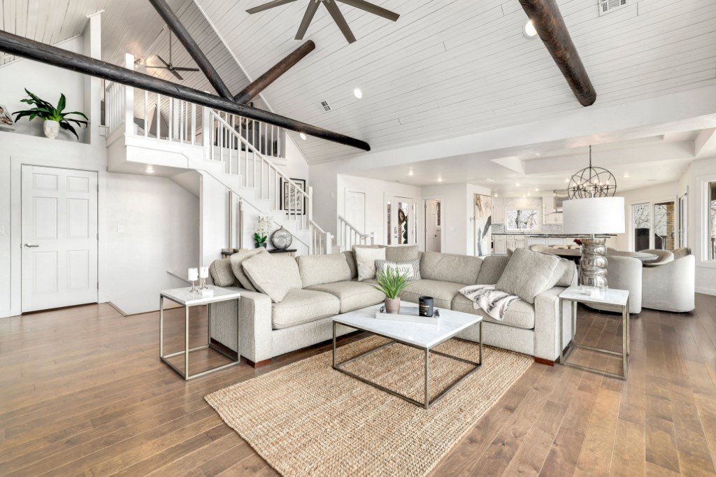 Hawks Landing On Beaver Lake Rurban - Residential