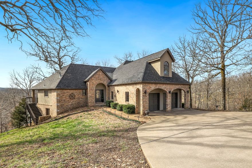 LAKEFRONT FIND! STUNNING BEAVER LAKE HOME ON 4 ACRES WITH  BREATHTAKING YEAR-ROUND VIEWS IN GATED COMMUNITY!! BOAT SLIP W/ 8500LB LIFT CONVEYS WITH HOME. THIS 4BD, 2.5BTH HOME OFFERS 3 LIVING AREAS, A MAIN FLOOR MASTER, AND AN OPEN FLOOR PLAN PERFECT FOR ENTERTAINING. LOCATED JUST 15 min FROM DOWNTOWN ROGERS,  25 min FROM WALMART HOME OFFICES, AND LESS THAN 2 MILES BY BOAT TO PRAIRIE CREEK MARINA THIS HOME BOASTS LAKE LIFE LIVING WITH THE CONVENIENCE OF CITY DWELLING. BUILT ON A SECLUDED POINT OFF COOSE CREEK COVE THIS HOME HAS APPROX 500 FEET OF SHORELINE AND A SLIP IN A COMMUNITY DOCK IN THE NEIGHBORHOOD WITH PAVED DRIVEWAY ACCESS AND A PRIVATE LOCKER. ESCAPE IN THIS EXQUISITE PROFESSIONALLY DESIGNED AND DECORATED HOME. FURNISHINGS ARE NEGOTIABLE FOR AN ADDITIONAL FEE.