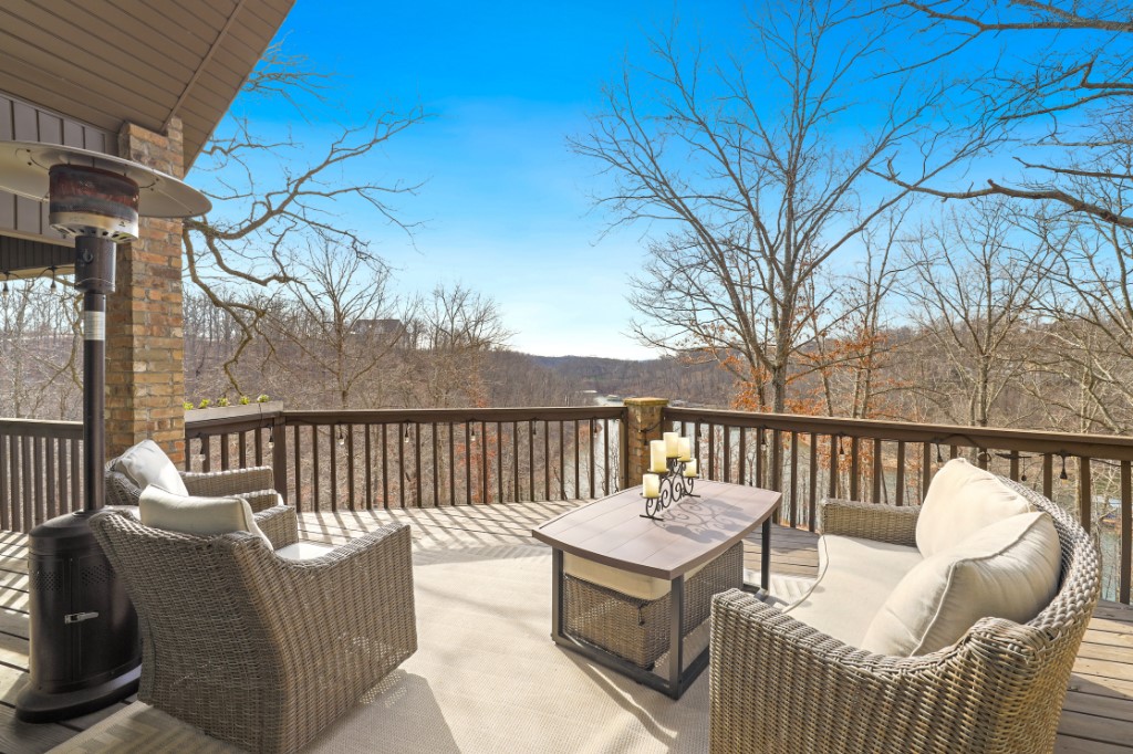 Hawks Landing On Beaver Lake Rurban - Residential