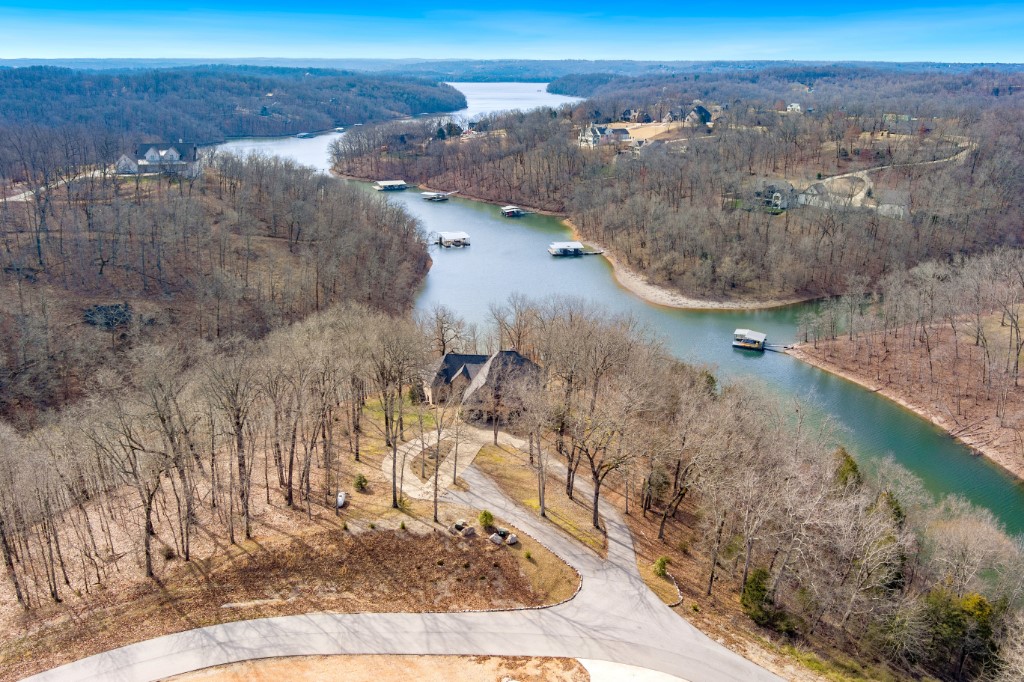 Hawks Landing On Beaver Lake Rurban - Residential