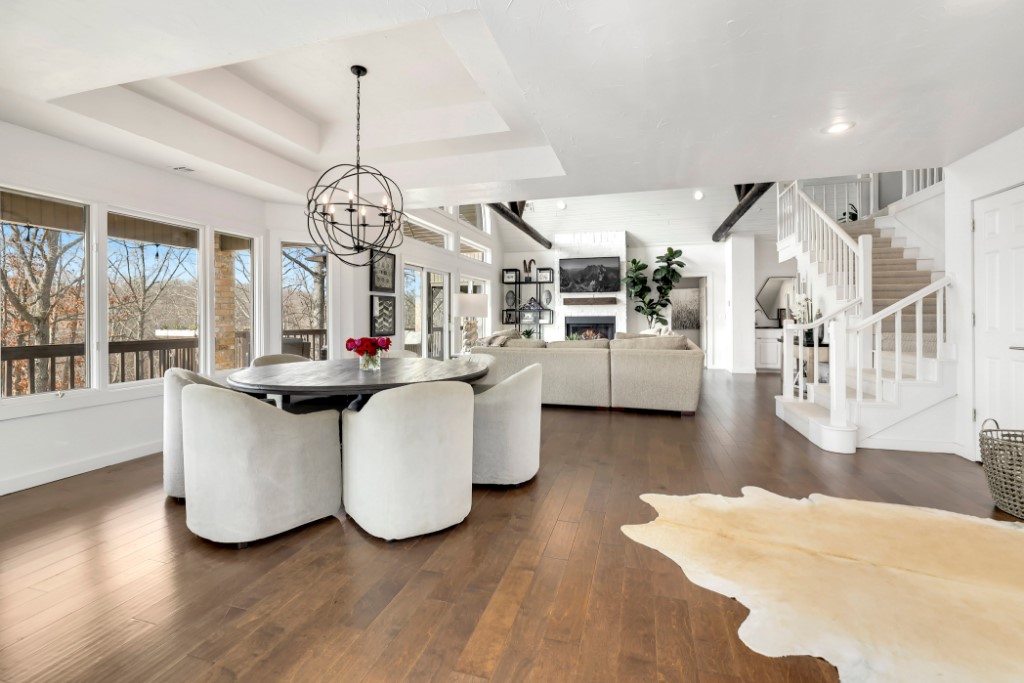 Hawks Landing On Beaver Lake Rurban - Residential