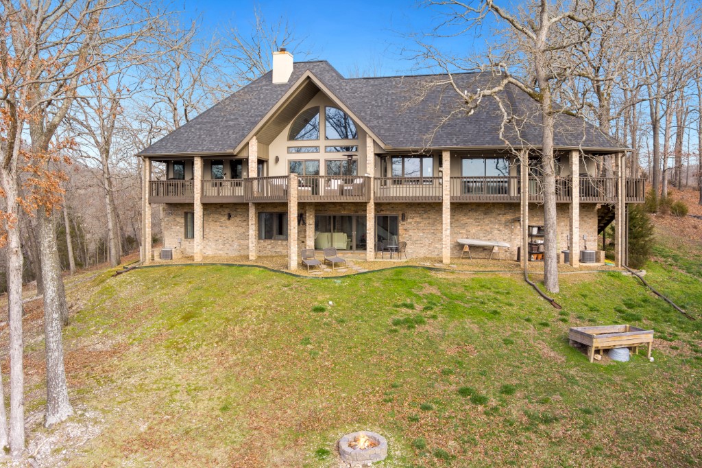 Hawks Landing On Beaver Lake Rurban - Residential