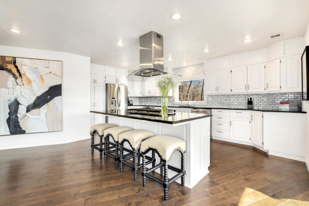 Hawks Landing On Beaver Lake Rurban - Residential