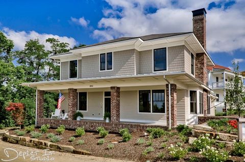 Photo of 1850 N Clifton Avenue, Fayetteville, AR 72701 (MLS # 1330179)