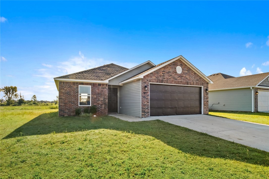 Calling all investors! Tenant in place! Well-kept newer construction home in a great location. Easy access to 412 but in a quiet neighborhood. Close to shopping, restaurants and more! This home has luxury vinyl plank flooring throughout the living areas of the home. The primary bedroom has a private bathroom with a walk-in shower and huge walk-in closet! The backyard has a nice view with no homes behind! There is even a covered back patio! This home is currently tenant occupied, so if you are looking for a great investment this is money making right away! This is not your typical rental home, this tenant has taken good care of the home.