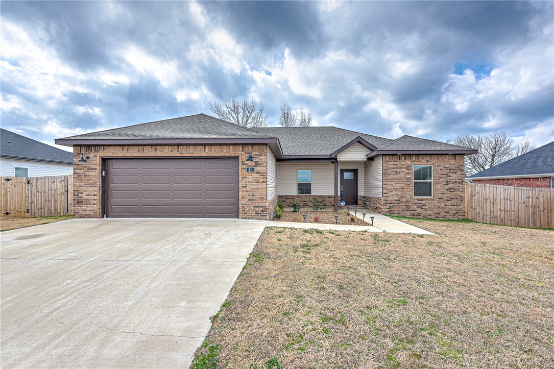 Charming move in ready, in the heart NWA, near University of Arkansas!