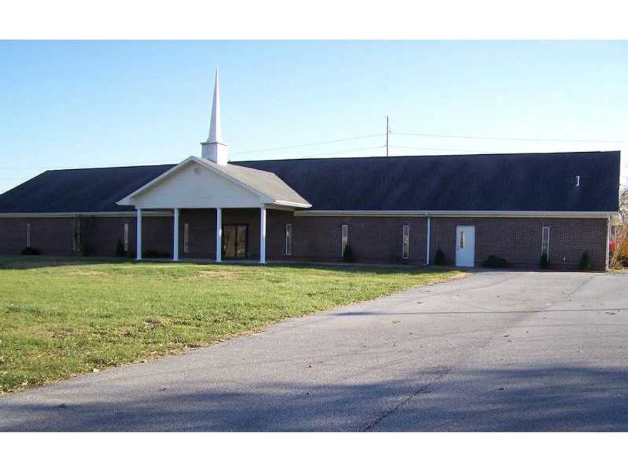 This church sits on 8.64 commercial acres. Great location for multiple use. Zoning and Sq.Ft are being verified and will change in the multilist ASAP.