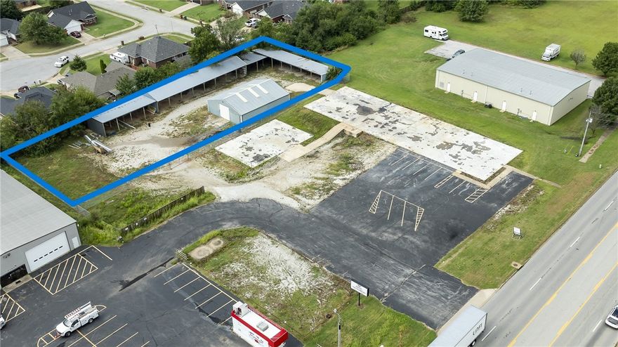 Prime commercial lease opportunity on E. Robinson with unbeatable visibility and right off of Hwy 412 East! This 2,000 SF warehouse is paired with secure fenced yard space, making it ideal for storage, distribution, or a wide range of business uses. The building is equipped with electricity, while water and sewer are available on site but not currently connected. Zoned C-2 commercial, this property offers flexibility and room to grow. Tenants are responsible for verifying requirements with the City of Springdale for their intended use. Attached documents for zoning. Front concrete pad area could also be for lease, inquire if interested.