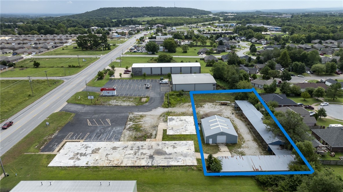 Prime commercial lease opportunity on E. Robinson with unbeatable visibility and right off of Hwy 412 East! This 2,000 SF warehouse is paired with secure fenced yard space, making it ideal for storage, distribution, or a wide range of business uses. The building is equipped with electricity, while water and sewer are available on site but not currently connected. Zoned C-2 commercial, this property offers flexibility and room to grow. Tenants are responsible for verifying requirements with the City of Springdale for their intended use. Attached documents for zoning. Front concrete pad area could also be for lease, inquire if interested.