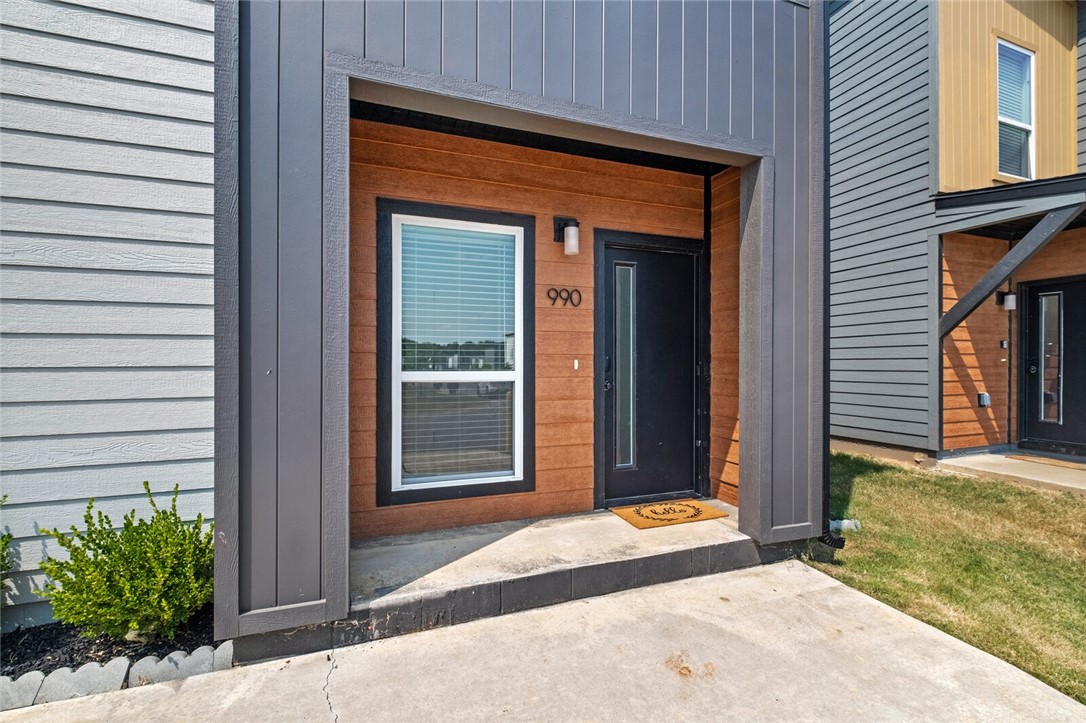 FEATHERSTON VILLAGE PH 1-CENTERTON - Residential Lease