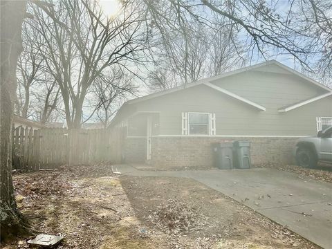 Photo of 1909 Cypress Place A #A, Springdale, AR 72762 (MLS # 1326781)