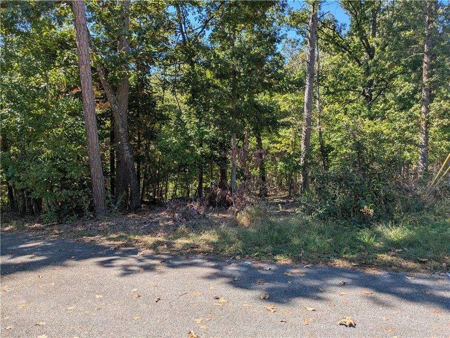 Two adjacent lots on Dent Lane totaling 0.78 acres.
The home at 1 Dent Lane is also available MLS: 1325532.
Buyer of 1 Dent Lane will have the first right of refusal on the lots.