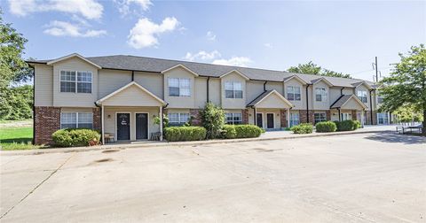 Photo of 856-898 S Curtis Avenue, Fayetteville, AR 72701 (MLS # 1349368)