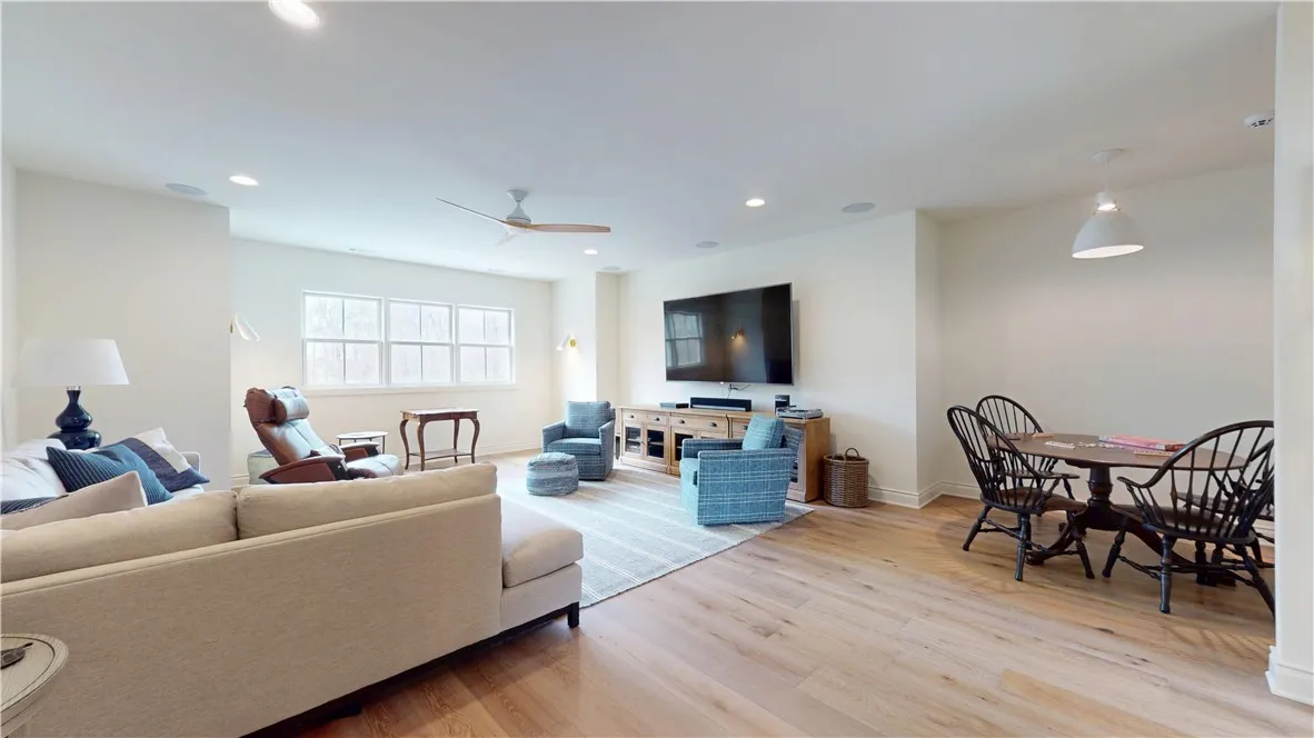 Bentonville, Arkansas 72713, United States, 4 Bedrooms Bedrooms, ,5 BathroomsBathrooms,Residential,Active,95595