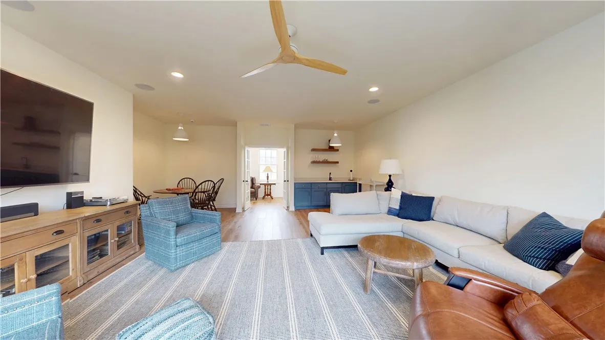 Bentonville, Arkansas 72713, United States, 4 Bedrooms Bedrooms, ,5 BathroomsBathrooms,Residential,Active,95595