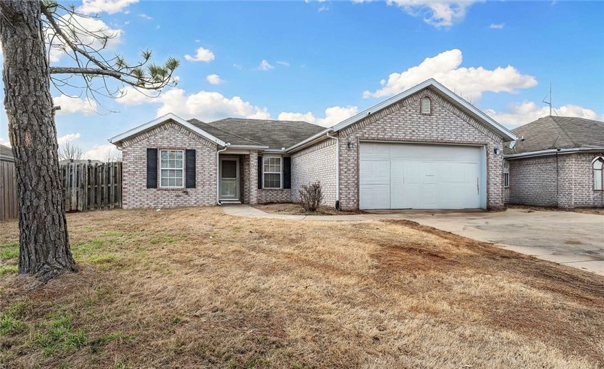 Charming 3 bedroom 2 bath located on the west side of Bentonville.  Great location with easy access to the new Walmart Home Office.  This home offers a dining room just off the kitchen next to the living room creating an open concept feel. Close to shopping and restaurants.