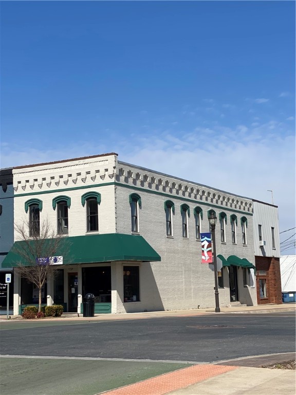 Single office space opportunity in a great location in downtown Rogers. Beautiful historic building. Recently remodeled. Office is on second floor with window frontage for advertising.