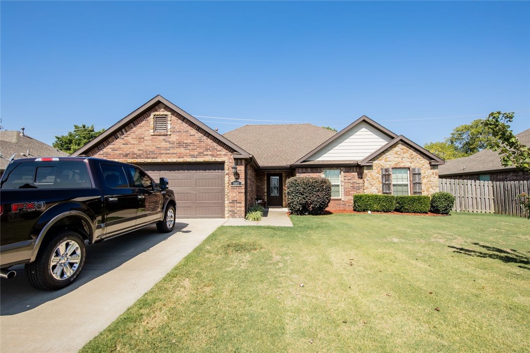 Close to schools, bike trails, shopping and dinning, this home features three spacious bedrooms with nice sized closets. Fenced backyard with room for pets.