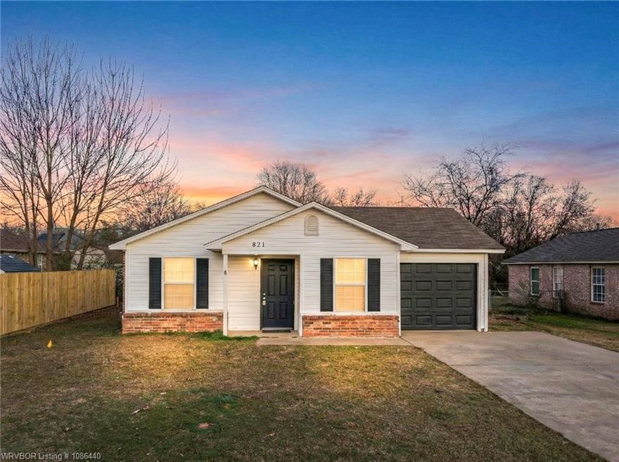 Move-In Ready FOUR Bedroom, TWO Bath Home!
Recent updates include a new roof and water heater (2022), giving you extra peace of mind. Featuring no carpet, a chain-link fenced yard, and a one-car garage, this home combines practicality with comfort.
Conveniently located close to everything, this home is the perfect mix of comfort, updates, and location!