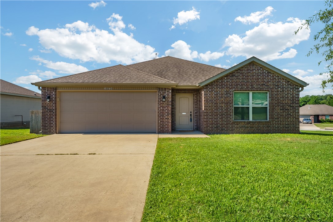 This clean, move-in ready home makes an ideal choice for starting your homeownership journey or as a smart investment property. Home features a practical layout and a fully fenced backyard, perfect for outdoor enjoyment, pets, or added privacy.
Inside and out, is a blank canvas to make your own. Whether youāre looking to add your personal style or create a space that fits your vibe, this home offers a solid foundation with plenty of potential to grow into.
One of its best features is the location ā situated near schools, major amenities, and just minutes from JB Hunt Park. The park includes a paved trail connecting to the Spring Creek Trail, which leads directly to the Razorback Greenway, ideal for walking, biking, or simply enjoying the outdoors.
Additionally, quick access to the nearby highway makes commuting a breeze. This major regional artery connects you to key areas throughout Northwest Arkansas.
A solid choice in a great neighborhood ā donāt miss your chance to call this Springdale gem home!
