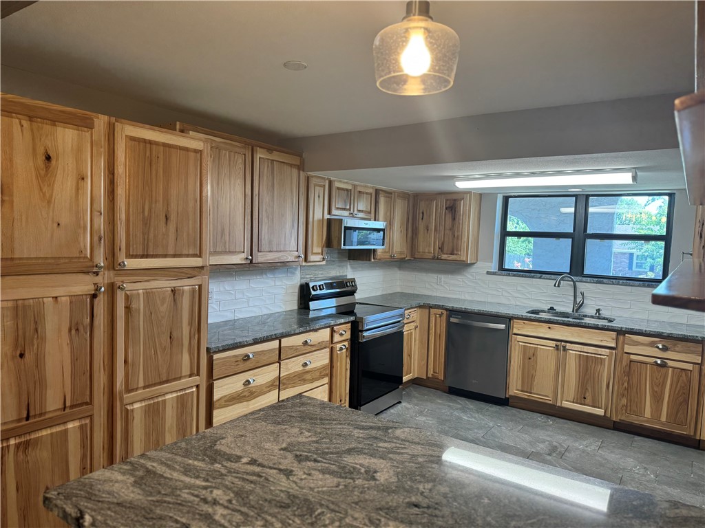 Chateau Terrace Unit 2 Ph 1 Rogers - Residential