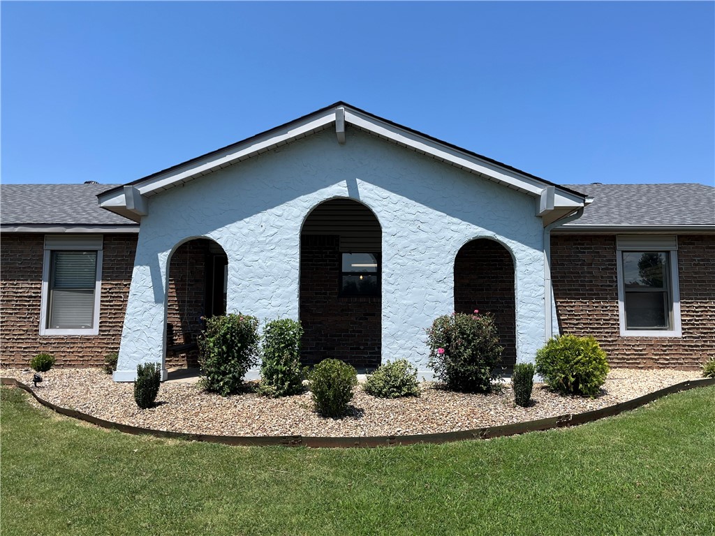 OPEN HOUSE Saturday 8/9/25 from 2:00pm to 4:00pm. Welcome to this gorgeous 2894sqft, 6 bed 3 bath home, featuring duel living, with two kitchens and living spaces! Perfect for blended or extended family, or could be used as a rental apartment for extra income. Located in the heart of Rogers, close to schools and shopping and everything else. Main living area is designed w/an open concept layout, creating a seamless connection between the kitchen, dining area, & living room.
Newly renovated kitchen has plenty of storage, ample counterspace, updated appliances,and granite countertops. Additionally, this home has a recently renovated sunroom, allowing you to bask in natural light while enjoying the comfort of indoor living. There is a new roof, flooring, paint, insulation, fixtures, and crown molding, all in 2024. Schedule a showing today!