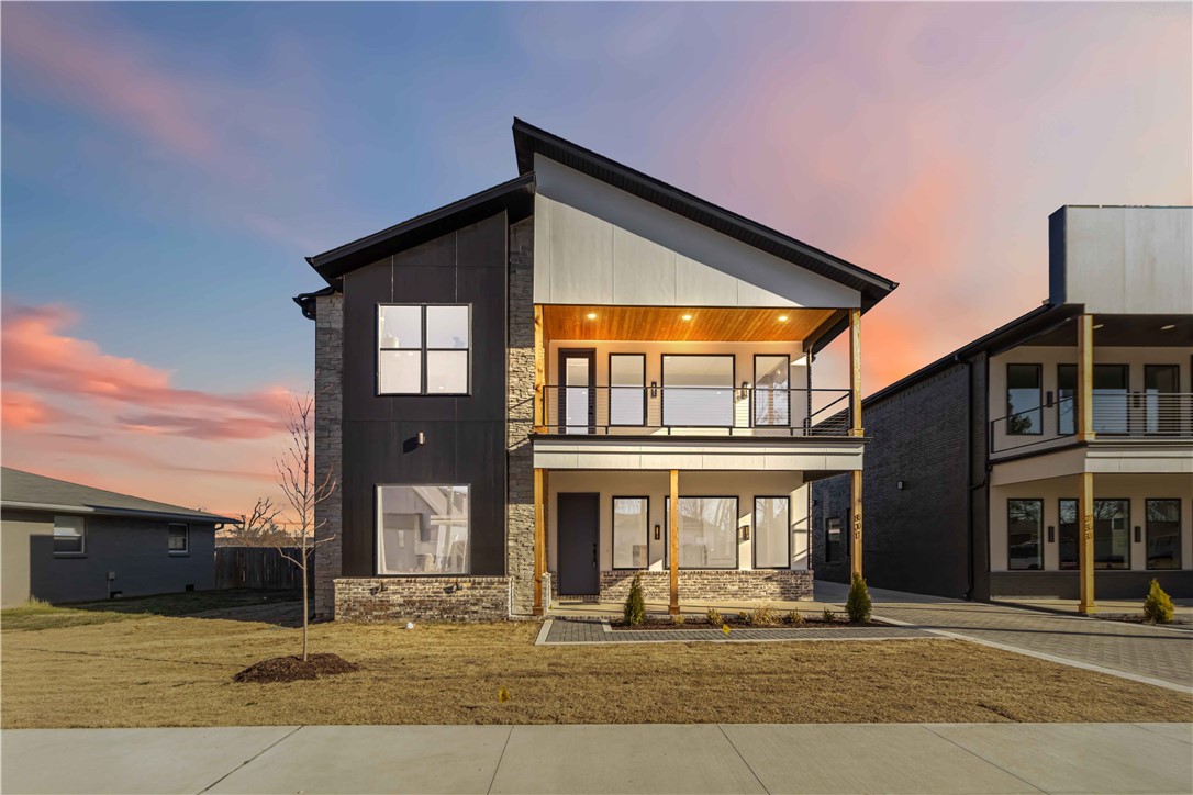This to-be-built home in the heart of Bentonville offers 4 bedrooms, 3.5 baths, and 3400 sq ft of sleek, modern design. Customize your finishes and make it truly yours. More than a residence, itās a lifestyleāperfect for those who value quality construction and contemporary aesthetics. The spacious layout is ideal for both everyday living and entertaining, with each room reflecting refined elegance. The primary suite is a peaceful retreat, offering generous space and comfort. Located just minutes from vibrant Downtown Bentonville, youāll enjoy easy access to art galleries, boutique shops, and scenic bike trails. Whether you're drawn to culture or nature, this location delivers. Designed to meet your needs and exceed expectations, this home blends comfort, convenience, and style. Make it yours and elevate your everyday living.