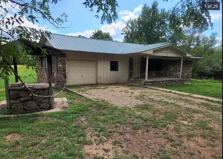 Country Living on 23.5 Acres very close to beautiful Horsehead Lake and near the Ozark National Forest. Home has large kitchen, 3 Bedrooms, 2 Baths and two ponds are on the property. Also, a small mobile home is located on the property. 2 septic tanks and 2 wells with filters. Large stand of pine trees behind the home on a hill. Foundation is on piers.