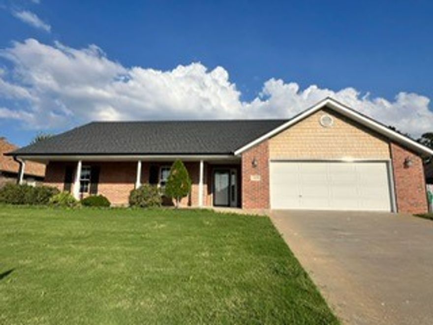 Welcome to well-maintained home offering comfort and convenience in the heart of Centerton. This property features a spacious layout with plenty of natural light, making it perfect for everyday living. The large backyard provides a great space for outdoor entertaining, play, or simply relaxing, and there’s an additional outdoor storage building for all your extra needs. Conveniently located near schools, shopping, this home combines functionality with a prime location. Don’t miss the opportunity to lease this home with its rare combination of indoor comfort and outdoor space!  Application link: https://dcrealestatenwa.managebuilding.com/Resident/rental-application/new