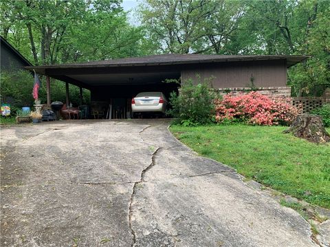 Photo of 1637 E Hammond Street, Fayetteville, AR 72701 (MLS # 1342904)