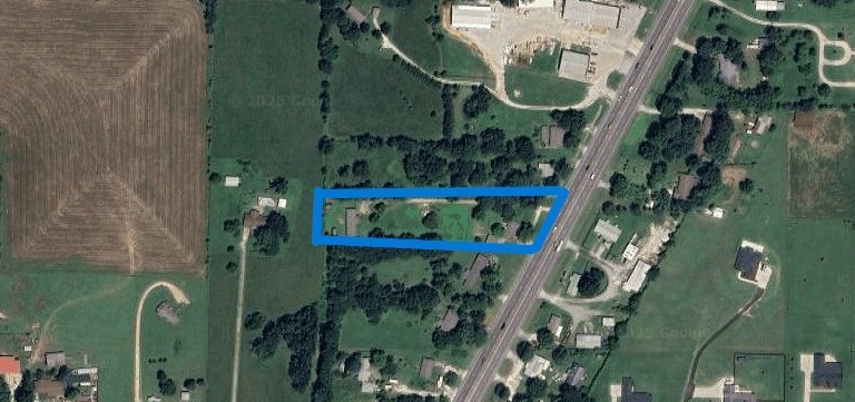 Incredible Opportunity! Two Homes on Nearly 2 Acres with approximately 165' of Highway 62 Frontage.
Donāt miss this unique chance to own two homes on approximately 1.96 MOL acres with prime Highway 62 frontage.
Home 1: A charming 1,478 sq ft residence featuring 2 bedrooms, 1 bathroom, and a large detached shop complete with a half bathāideal for hobbies, a home business, or extra storage.
Home 2: A spacious 2002 manufactured home offering 4 bedrooms, 3 bathrooms, and 2,128 sq ft of living space. A storage building sits nearby, providing even more utility and convenience.
Perfect for multigenerational living, rental, or investment potentialāall with high visibility and easy access.