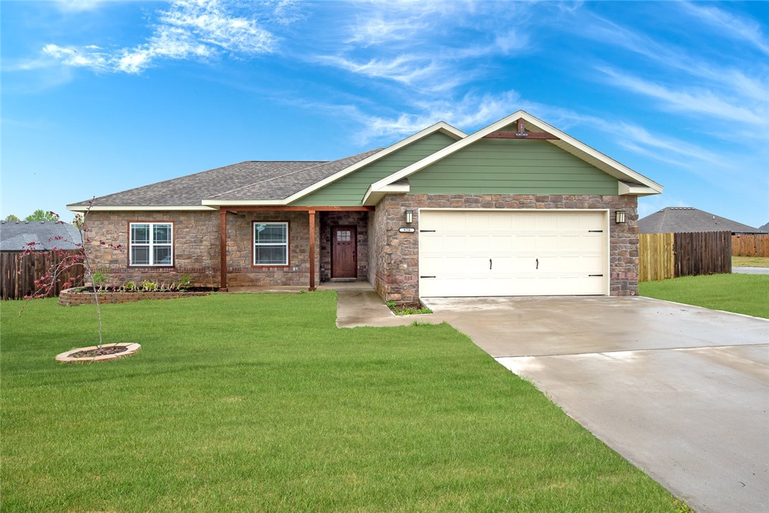 Craftman style home in Pea Ridge nestled within a quiet country setting. Home opens up to open floor plan. Spacious eat-in kitchen with pantry, granite counter tops throughout, ample cherry cabinets to provide an abundance of storage and modern stainless steel appliances. Energy efficient windows throughout adding natural light. Insulated & sealed garage with upgraded door, wood floors throughout main living. Large, private back yard.