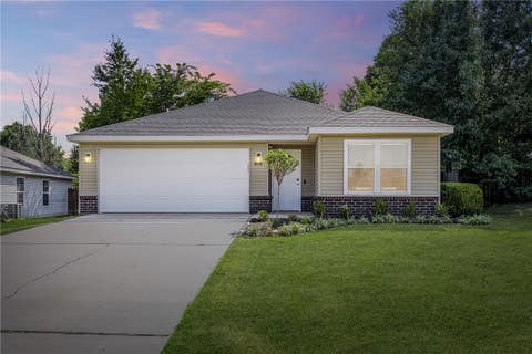 Photo of 819 Tunbridge Drive, Bentonville, AR 72712 (MLS # 1357717)