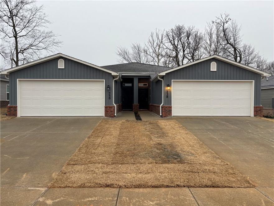 2025 construction in Bentonville, Arkansas! 4 bed, 2 bath duplex with full appliance package incl. refrigerator, washer and dryer. Spacious kitchen with walk in pantry. Granite countertops, 2 in. blinds. Luxury vinyl plank throughout. Split floor plan, open concept for living and dining with Privacy fenced yard. Spacious 2 car garage!