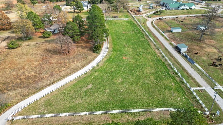 Build your dream home on this beautiful and spacious 1.15 acre lot in East Fayetteville. One of the only lots available in this very desirable and sought after area. Just minutes away from Fayetteville shopping, restaurants and schools.