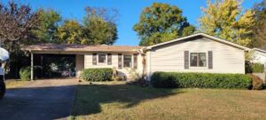 Yes you read it right! FOUR BEDROOMS!!! This is a great size house that is ready to move into. With 4 bedrooms and 2 bathrooms, there is plentyof space for everyone! Large back deck to relax on. Large family room with built in cabinets/entertainment center. In city limits with fast speed fiberinternet is a plus! Schedule your showing now before this one is gone!