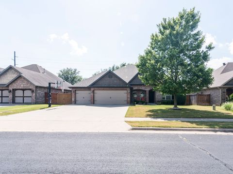 Photo of 1613 NE Rock Street, Bentonville, AR 72712 (MLS # 1325484)