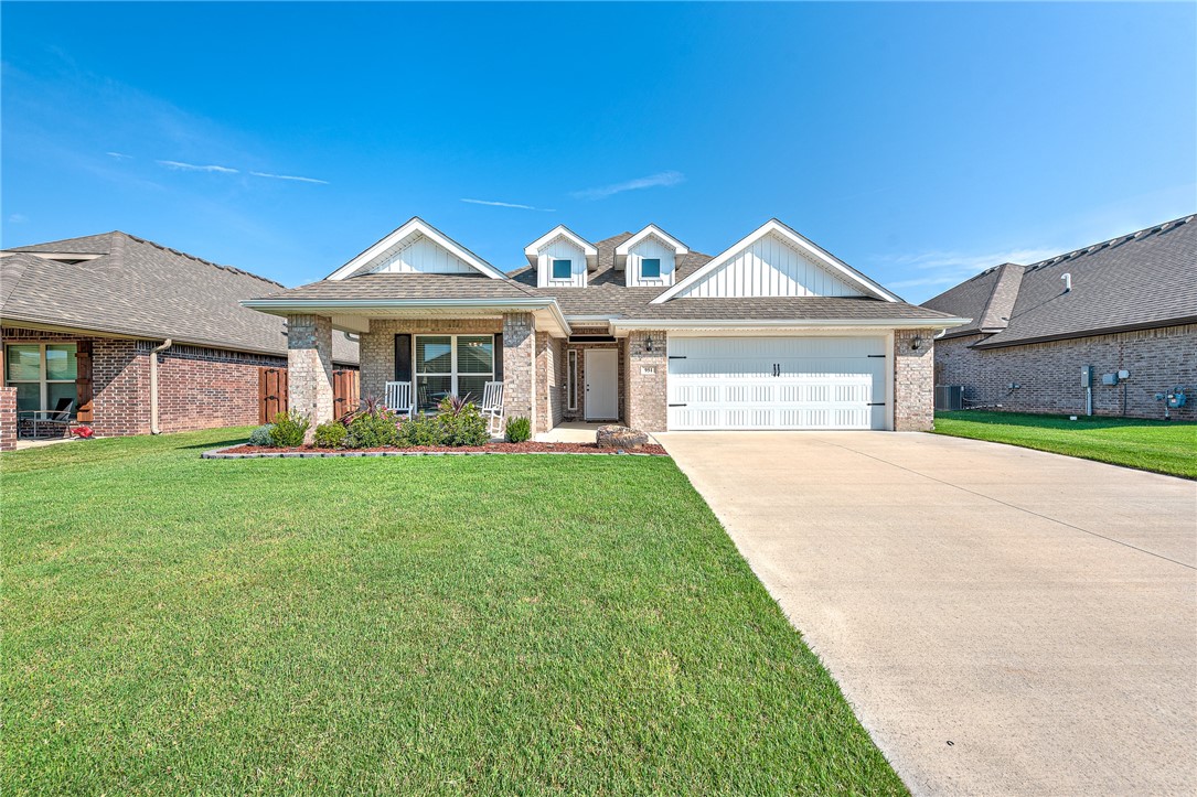 Welcome to this stunning home in the sought-after Pines at Orchard Park in Bentonville. Just minutes from Downtown, this home offers modern comfort and convenience with 4 bedrooms, 2 baths, and an open layout perfect for entertaining and everyday living.
Enjoy a spacious great room filled with natural light, a stylish kitchen with stainless appliances and a walk-in pantry. The primary suite features a large walk-in closet, dual vanities, and easy access to the laundry. Three additional bedrooms provide flexible space for guests, family, or office use.
The flat, fenced backyard includes a covered patio—great for relaxing outdoors. Additional features: upgraded flooring, energy-efficient systems, and a 2-car garage. Located close to top-rated schools, parks, and shopping, this move-in ready home blends quality, style, and location.