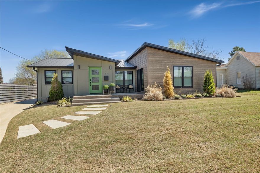 Walking distance to the Downtown Bentonville Square!