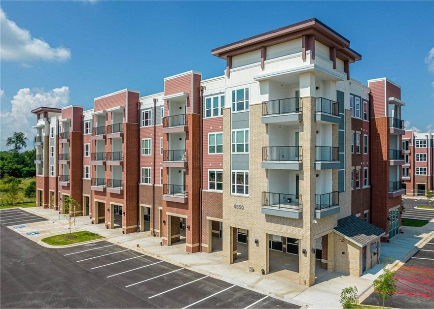 Uptown Terrace in Rogers, Arkansas offers premier office and retail suites in one of Northwest Arkansas’ most dynamic growth corridors. Ideally positioned near Pinnacle Hills Promenade, Topgolf, Walmart Amp, top employers, shopping, dining, and I-49 access, this highly visible location delivers exceptional
convenience for businesses and customers alike.

Frontage on Pinnacle Hills Parkway places your business directly in the daily path of local residents, commuters, and visitors exploring the Pinnacle and Uptown Rogers area — a regional destination with premium retail, dining, and entertainment.