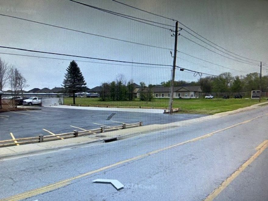 Very nice level lot of almost 1 acre. DOT 2024 daily traffic exceeds 14,000.