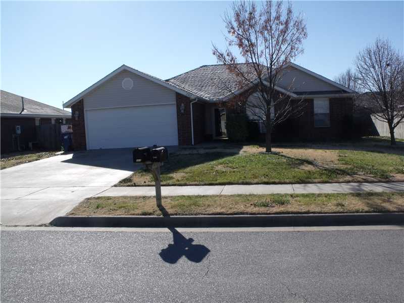3 BEDROOM 2 BATH HOME WITH PRIVACY FENCED YARD. SPLIT FLOOR PLAN. GREAT LOCATION.PETS NEGOTIABLE WITH POSSIBLE INCREASE IN RENTS/SEC. DEPOSIT