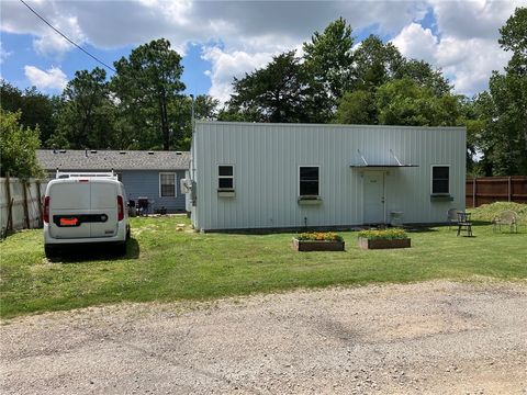 Photo of 1516 N B Street, Rogers, AR 72756 (MLS # 1325350) Photo of 1516 N B Street, Rogers, AR 72756 (MLS # 1325350)