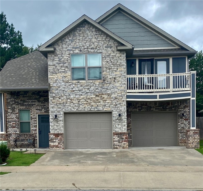 Beautiful neighborhood in Fayetteville, near schools, trails and parks.