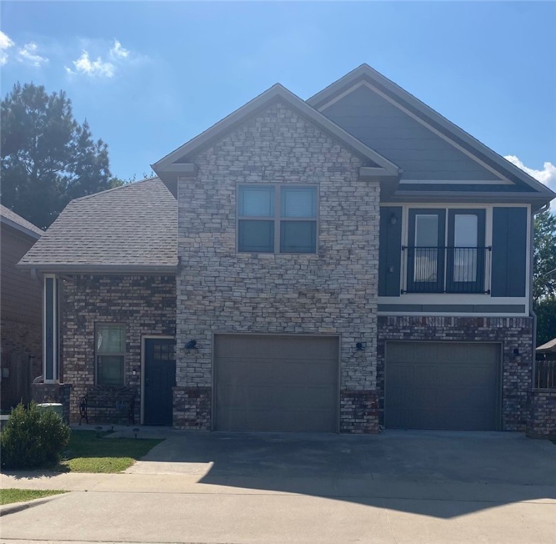 Beautiful neighborhood in Fayetteville, near schools, trails and parks.
