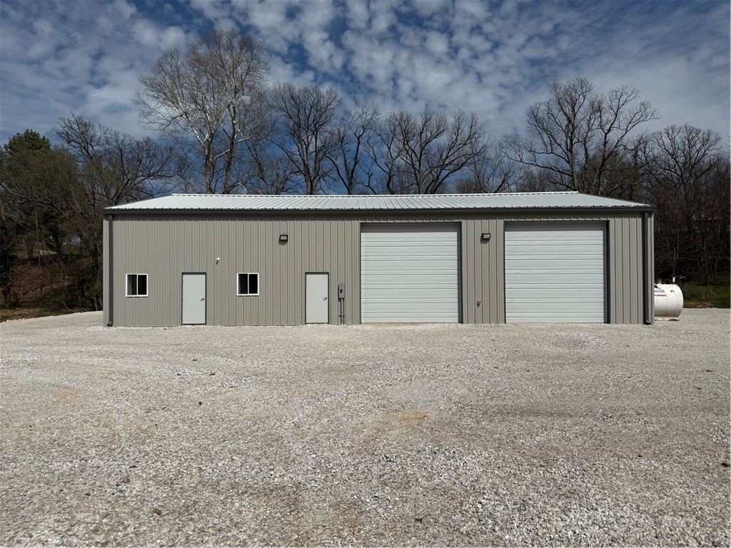 3,750+/- SQ Ft building with living quarters on 5.23+/- acres