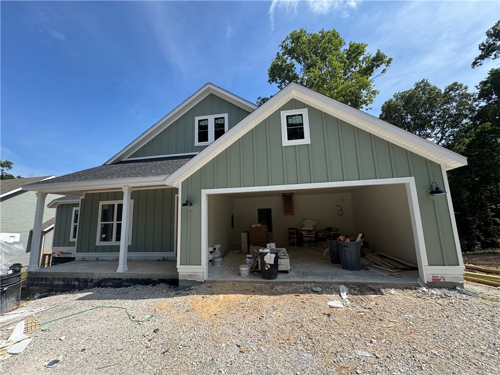 Beautiful New Construction! 3 Bedroom 2 Bathroom with an office! A must see!
